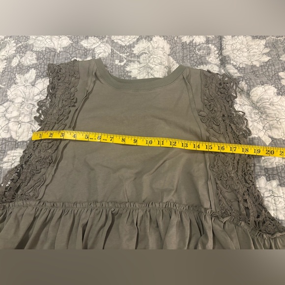 Eesome Sage Green Cropped Lace Accent Blouse - Picture 6 of 10